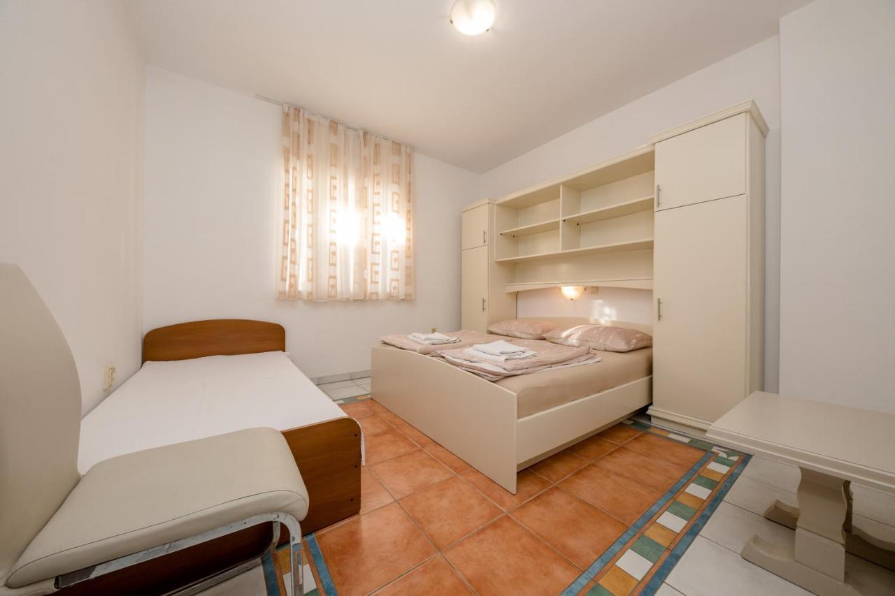 Apartments And Rooms By The Sea Supetarska Draga - Gornja, Rab - 11579 Экстерьер фото
